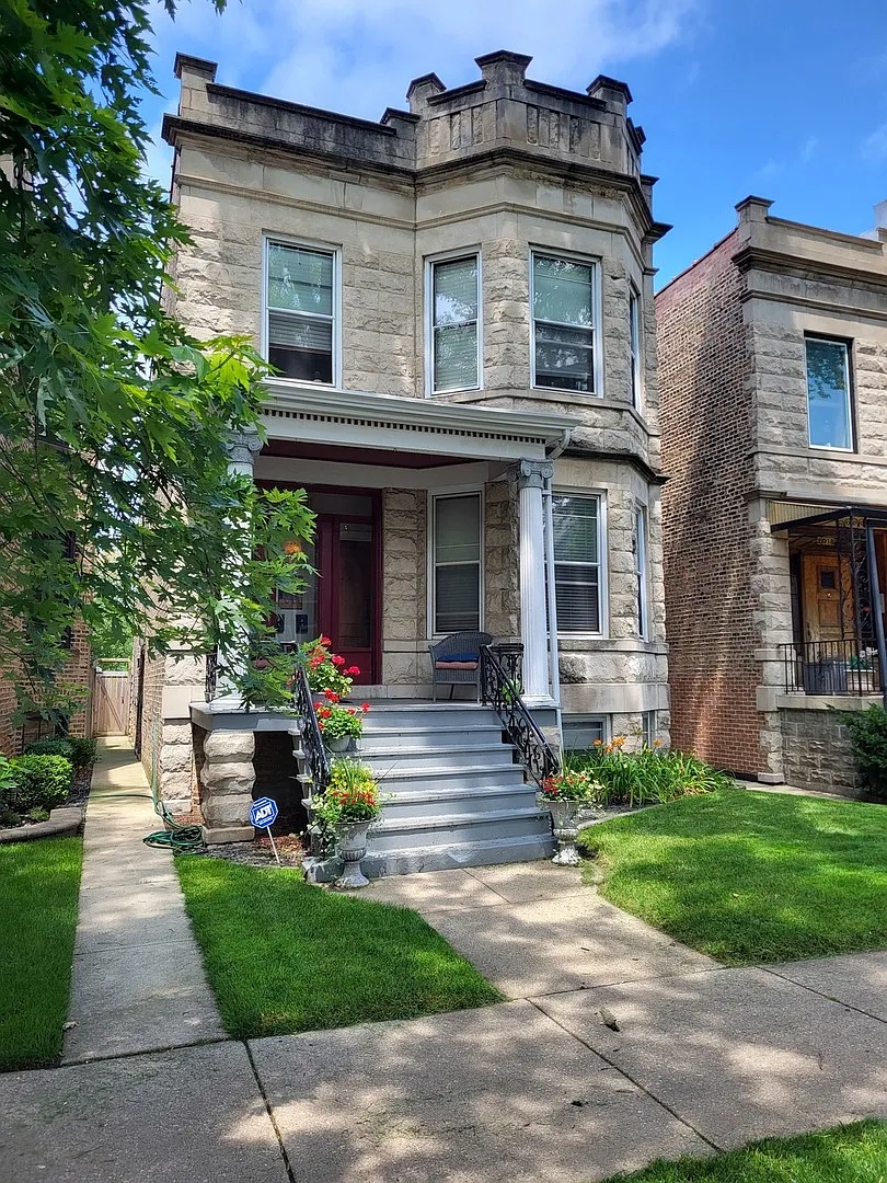 2020 W Waveland Ave photo 1