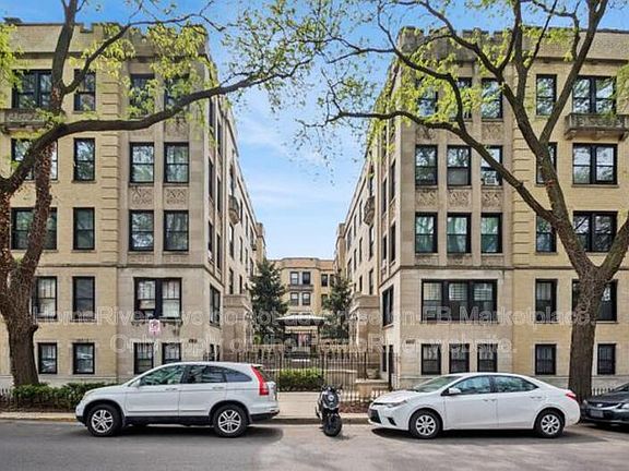 3rd image of 3602 N Pine Grove Ave APT 4C