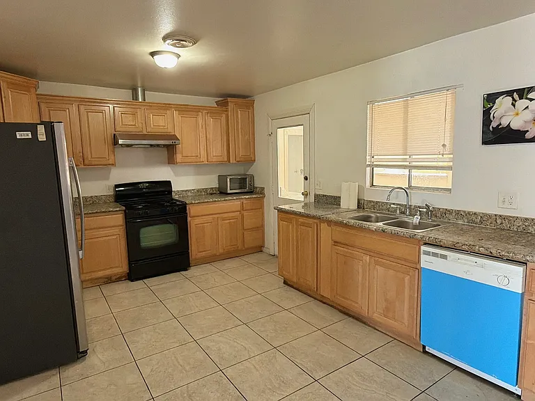 4712 Rip Van Winkle Ln — Photo 8