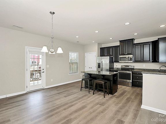 5th image of 2128 Arbor Loop Dr