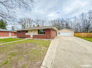 14503 Appletree Ln, Fenton, MI 48430