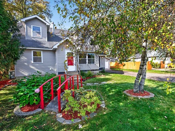 744 6th St SE, Forest Lake, MN 55025