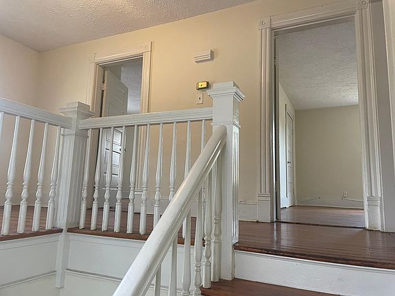 3rd image of 2136 Fort Ave #B