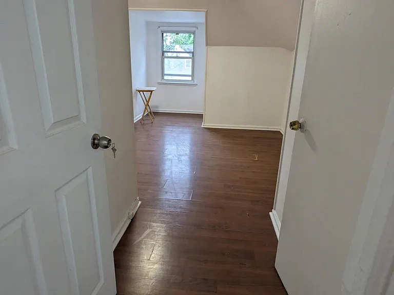 902 Brady Ave #3 — Photo 3