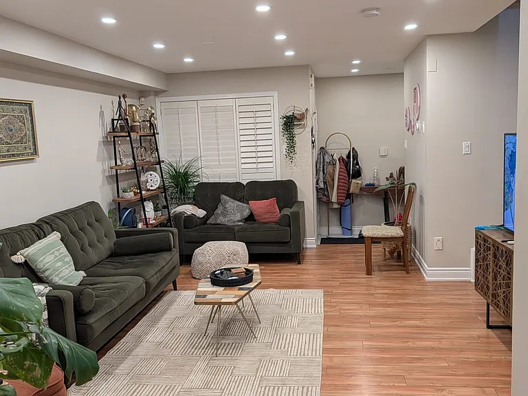 5470 Palmerston Cres — Photo 4