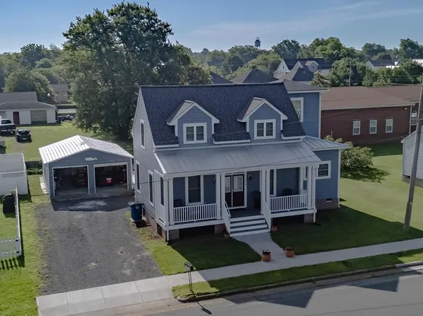 614 Strawberry St, Cape Charles, VA 23310