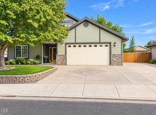 1052 Kensington Ct, Central Point, OR 97502