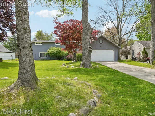 23041 Springbrook Dr, Farmington Hills, MI 48336