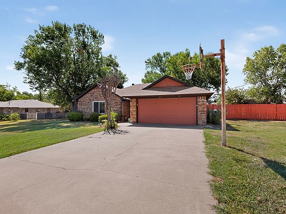 3rd image of 613 Overhill Rd