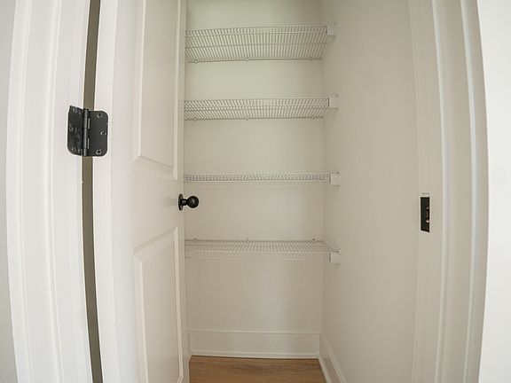 5th image of 114 Wix Ave