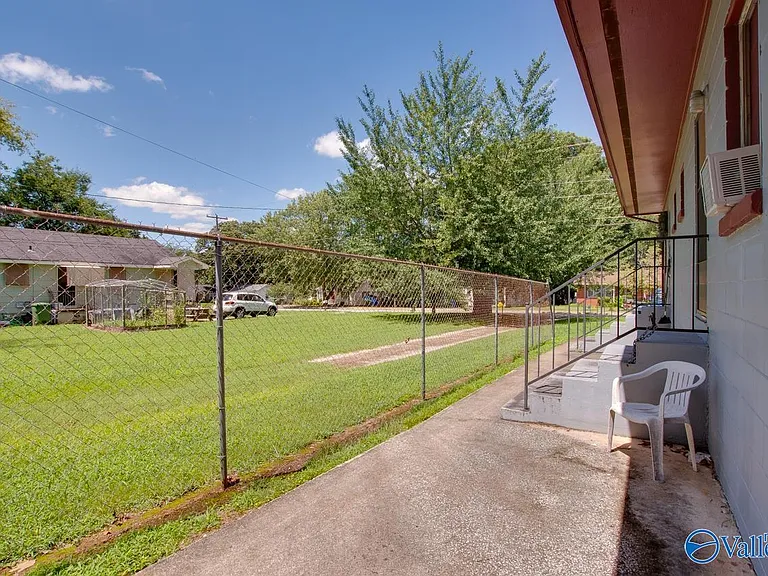 1328 Oshaughnessy Ave NE #B — Photo 24