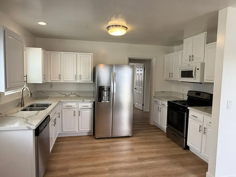 718-720 Williams Dr — Photo 10