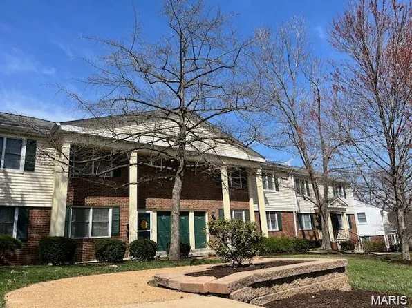 1767 High School Dr, Saint Louis, MO 63144