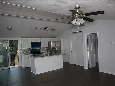 3 bed, 960 sqft, $1,550 — Photo 3