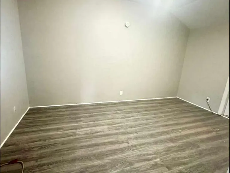 3037 Crenson Dr — Photo 1