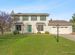 5565 Stowehill Dr SE, Kentwood, MI 49508