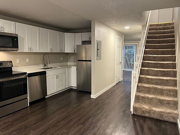 3rd image of 425 4th St NE APT A2