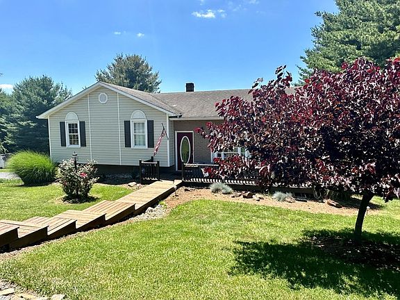 3rd image of 111 Sherry Ln