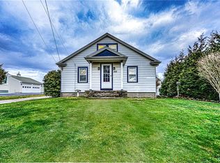 222 Peckham Ave, Middletown, RI 02842