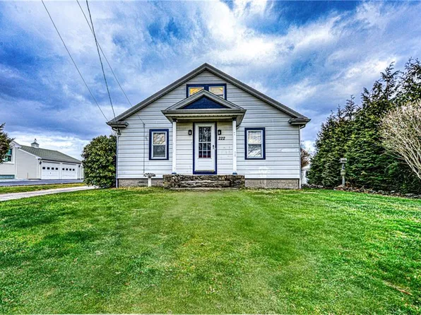 222 Peckham Ave, Middletown, RI 02842