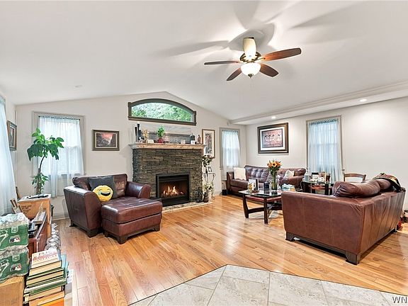 5th image of 389 Florida St