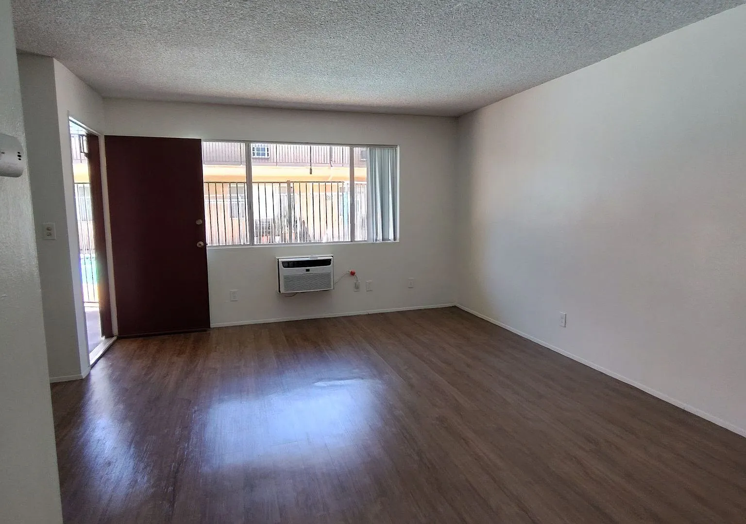 Hallmark Apartment — Photo 3