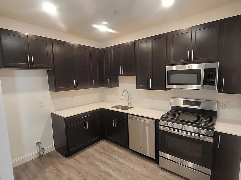 37 Main St #7 — Photo 13