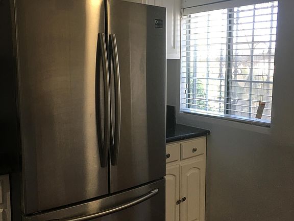 Fill this fridge up with yummy food!