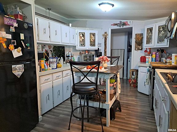5th image of 102 Washington St