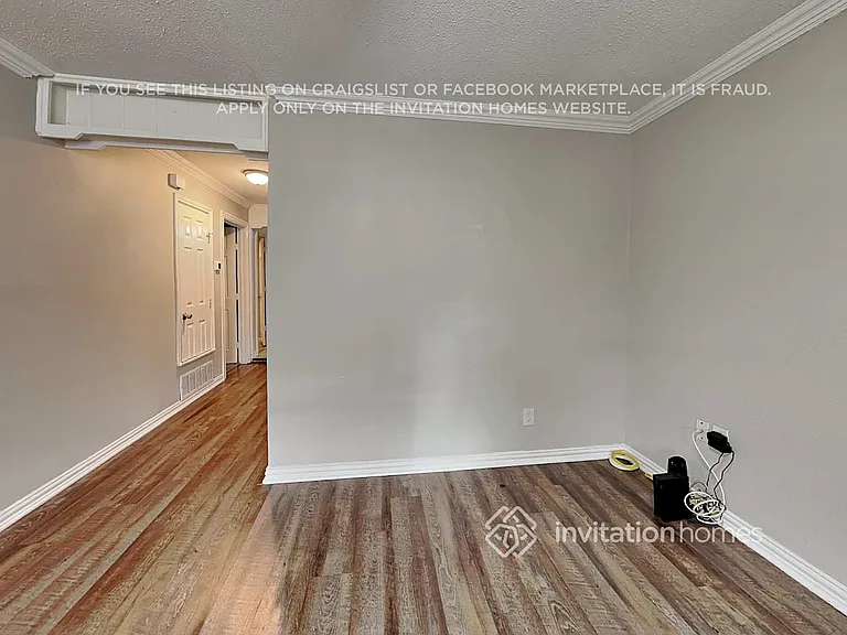 208 Ennis St — Photo 4