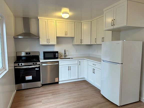 4th image of 2405 7th St