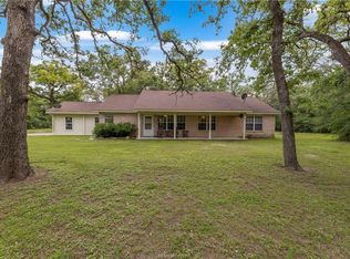 270 Rustic Oaks Dr, Bryan, TX 77808