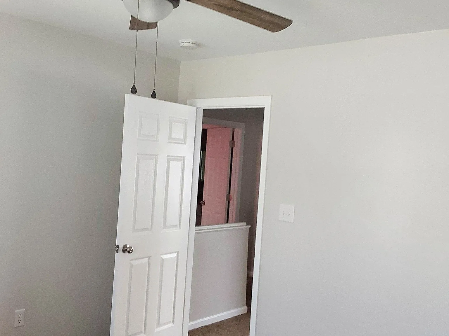 4 bed, 2.0 bath, 2048 sqft, $1,092 — Photo 4