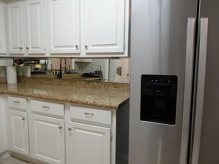864 Augusta Dr #208 — Photo 7