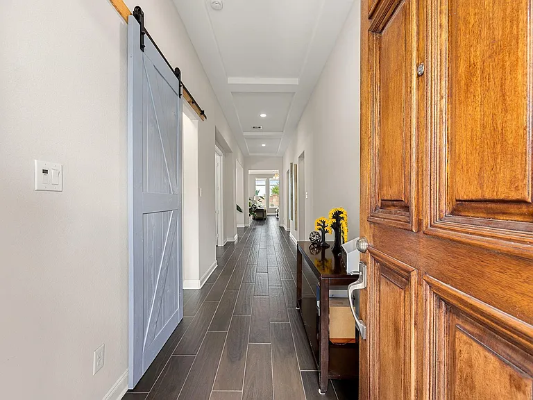 25819 Oakwood Knoll Dr — Photo 3