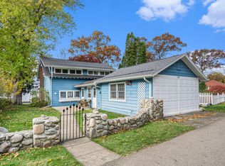 1290 Burlington Dr, Hickory Corners, MI 49060