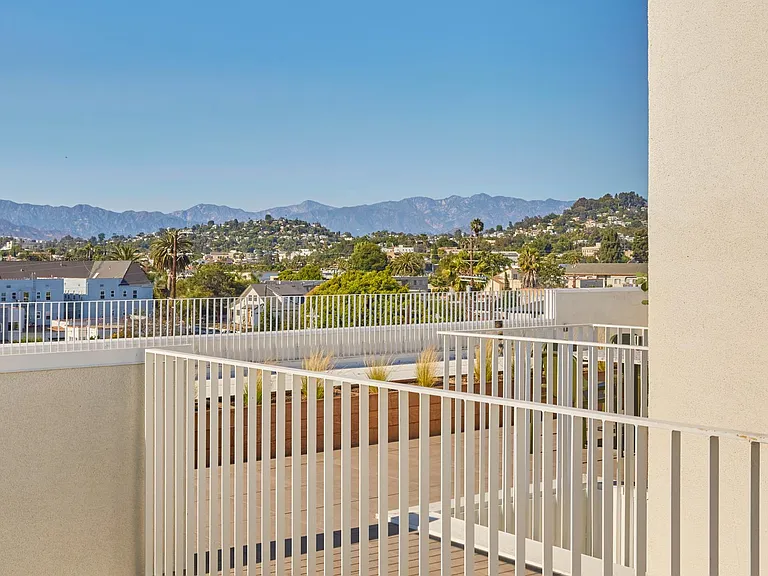 636 N Juanita Ave — Photo 17