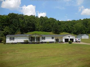997 Garretts Bend Rd, Griffithsville, WV 25521