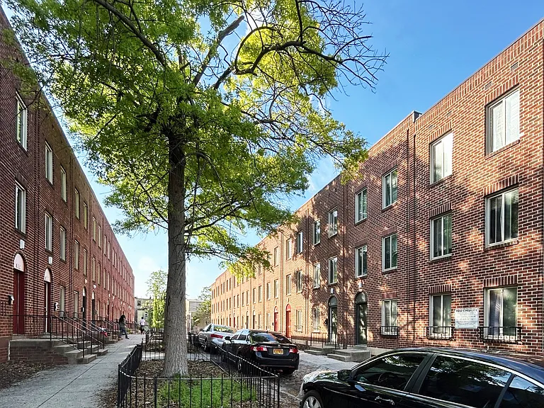 Upton Courts Apartments — Photo 3