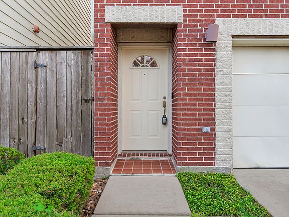 3rd image of 3501 Link Valley Dr APT 102