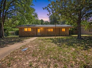 601 Ravenwood Dr, Athens, TX 75751