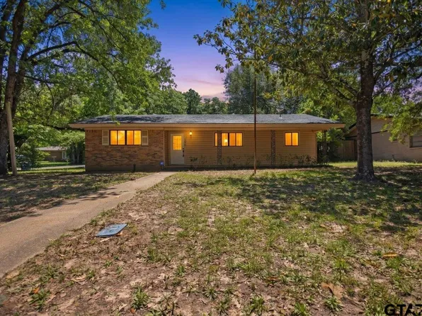 601 Ravenwood Dr, Athens, TX 75751