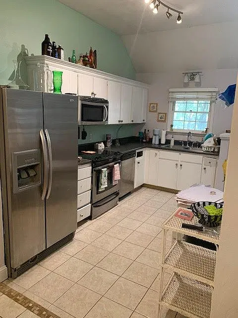 3 bed, 1282 sqft, $2,200 — Photo 4