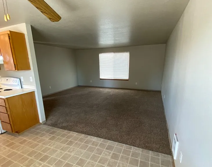 ALLEN CREEK APARTMENTS — Photo 6