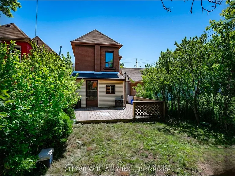 281 Wentworth St N — Photo 12