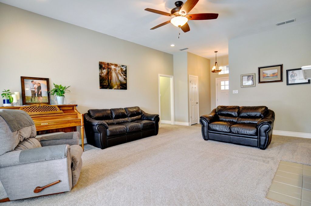 Apartment in Aledo, Parker County - More