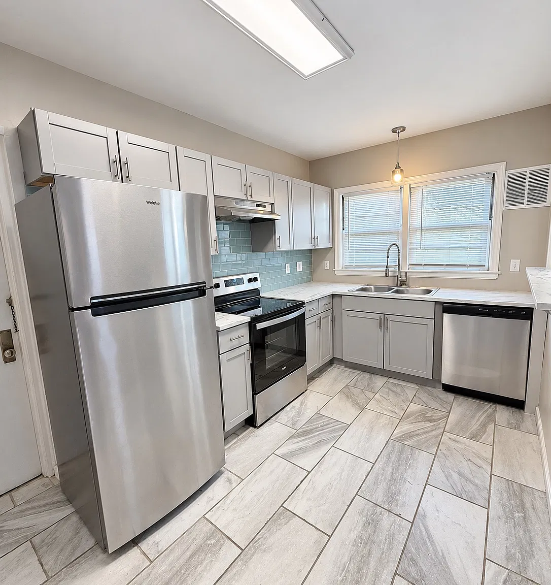 2 bed, 1.5 bath, 1255 sqft, $1,450 — Photo 2
