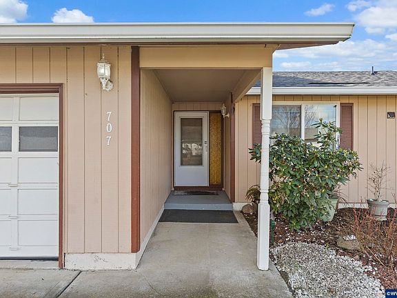 4th image of 707 49th Ave SE