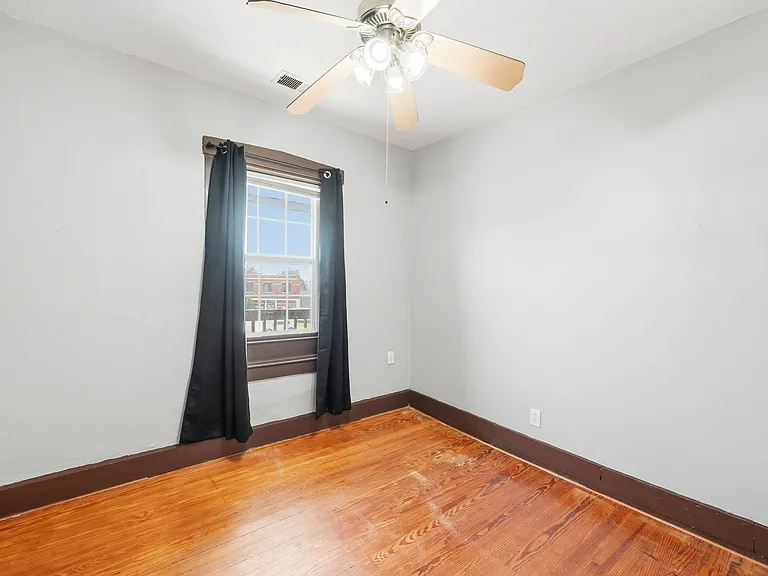 511 W Schirmer St #2F — Photo 24