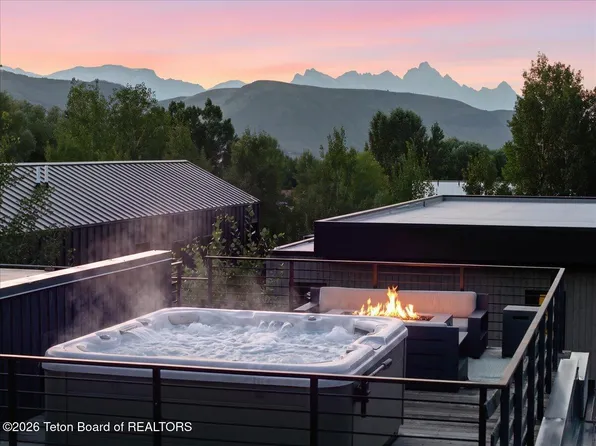 855 Wheatleigh Way, Jackson, WY 83001